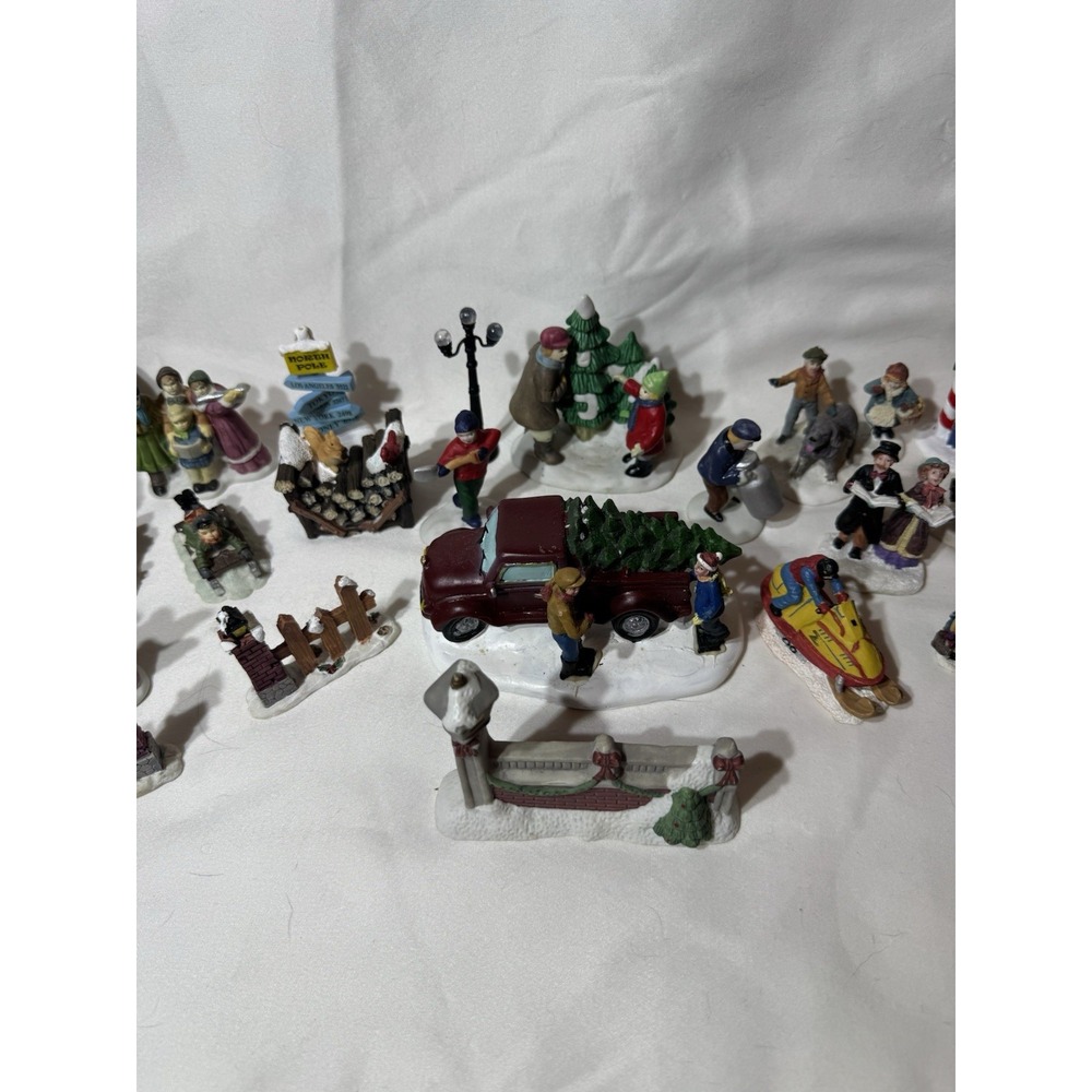 Large Vintage Christmas Village Accessories Lot 30 Pieces People Animals & More! - Picture 6 of 16